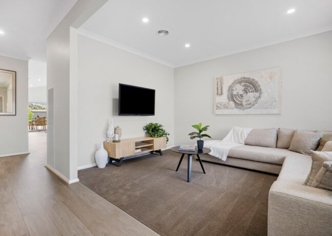 Hamilton 243 Front Living 