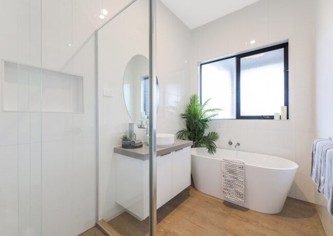 Holland 332 Bathroom 