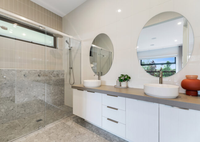 Holland 332 Master Ensuite 